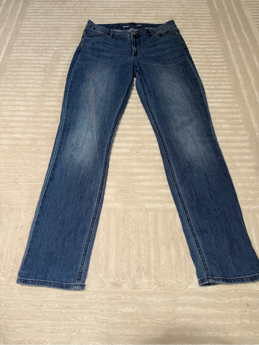 Old Navy High-Rise Wow Straight Jeans Size 8 Medium Wash
